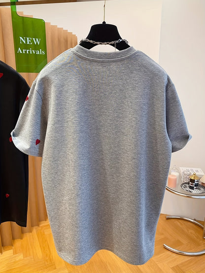 Damen T-Shirt mit gestickten Herzmotiven – Modisches Freizeitshirt für Alltag und Streetstyle