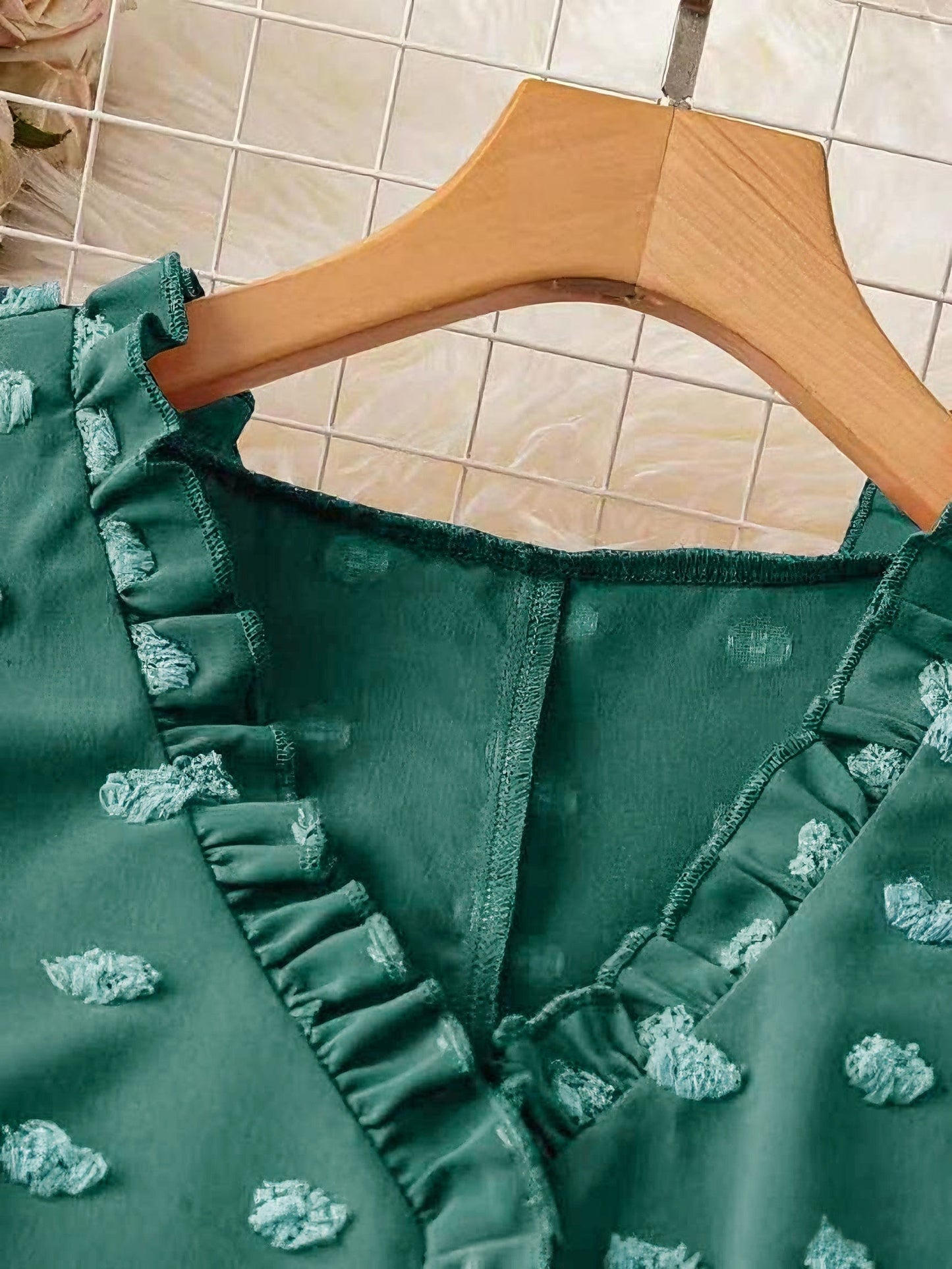 Damen Bluse Elegant mit Rüschen und Kurzarm – Perfekt für Freizeit und Büro