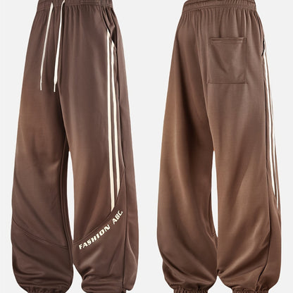 Herren Streetwear Jogginghose mit weitem Bein und Kontraststreifen – Urban Freizeitlook