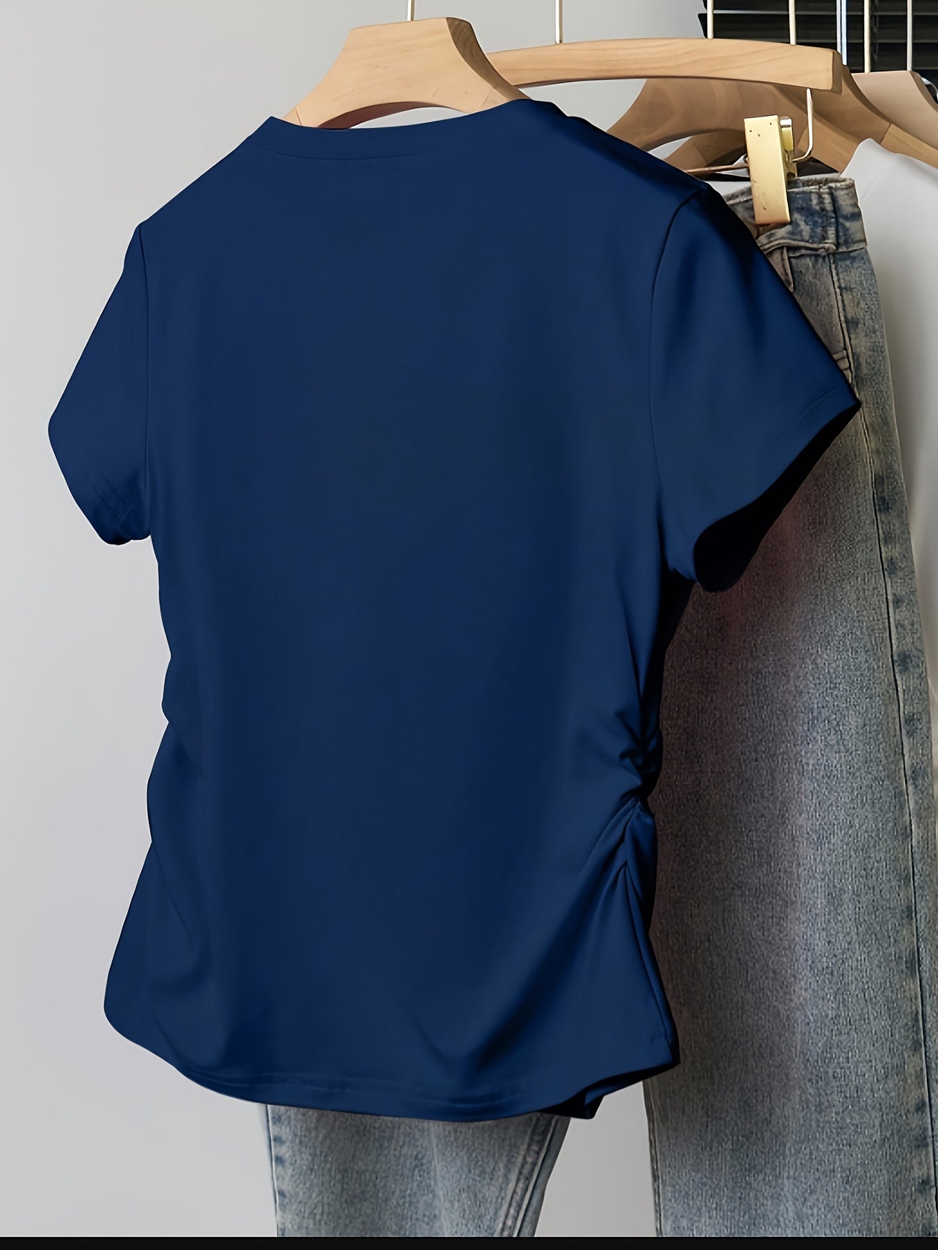 Damen T-Shirt mit Herz-Print und modernem Schnitt – Ideal für Freizeit und Alltag