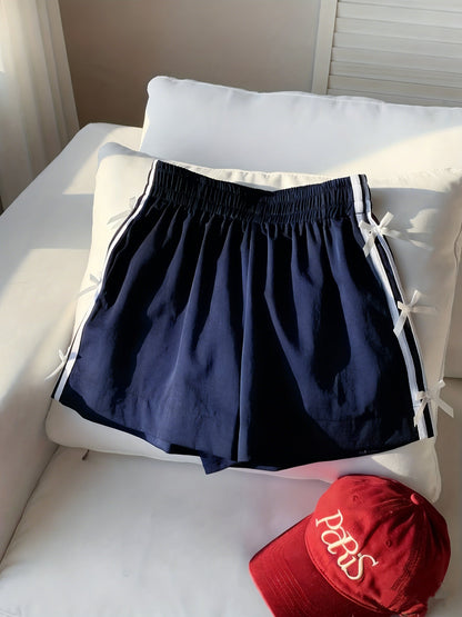 Damen Sommer Shorts mit Schleifendetail und sportlichem Streifen – Freizeit & Urlaub