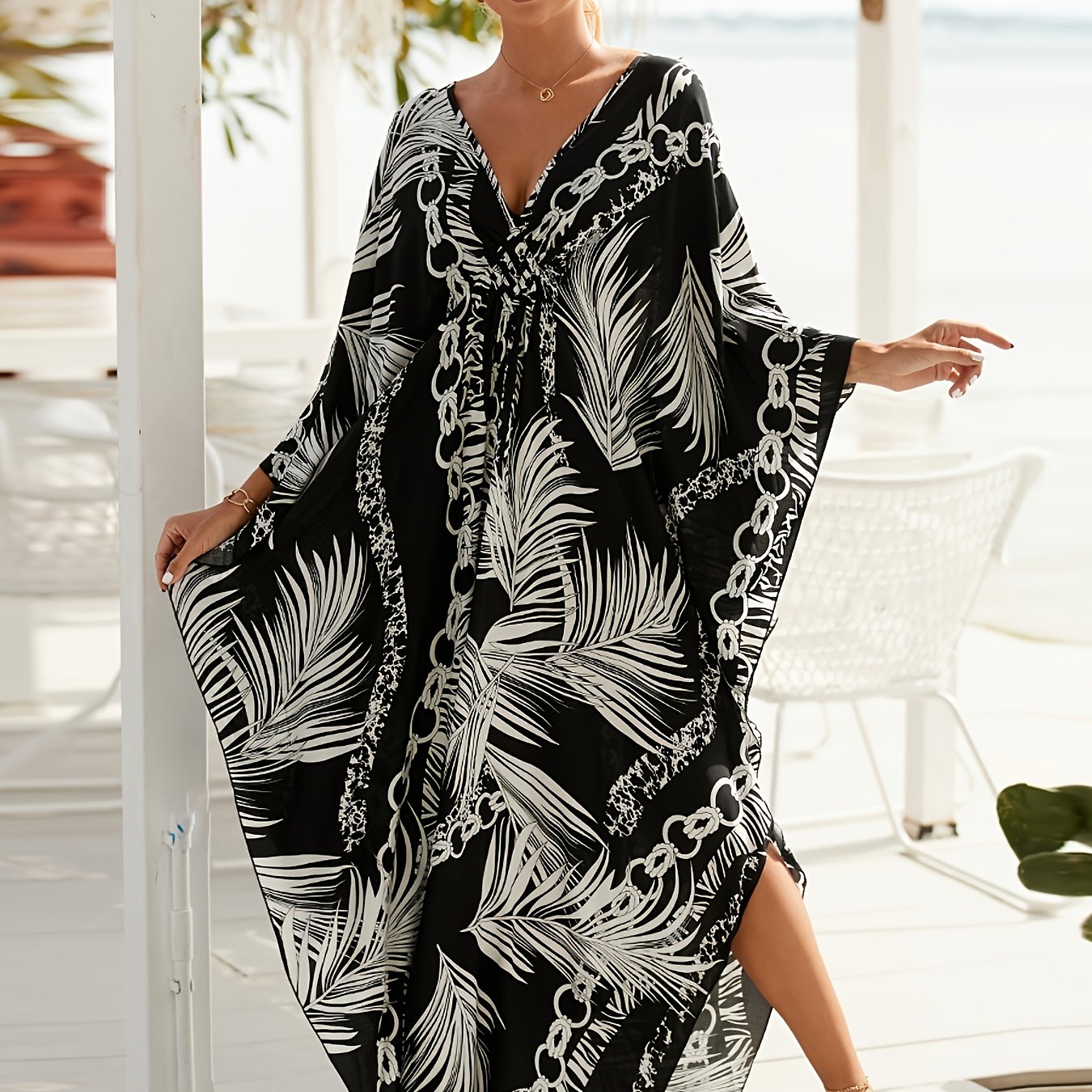Damen Luxus Kaftan Maxikleid mit tropischem Palmen- und Kettenmuster – Eleganter Strand- und Resort-Style