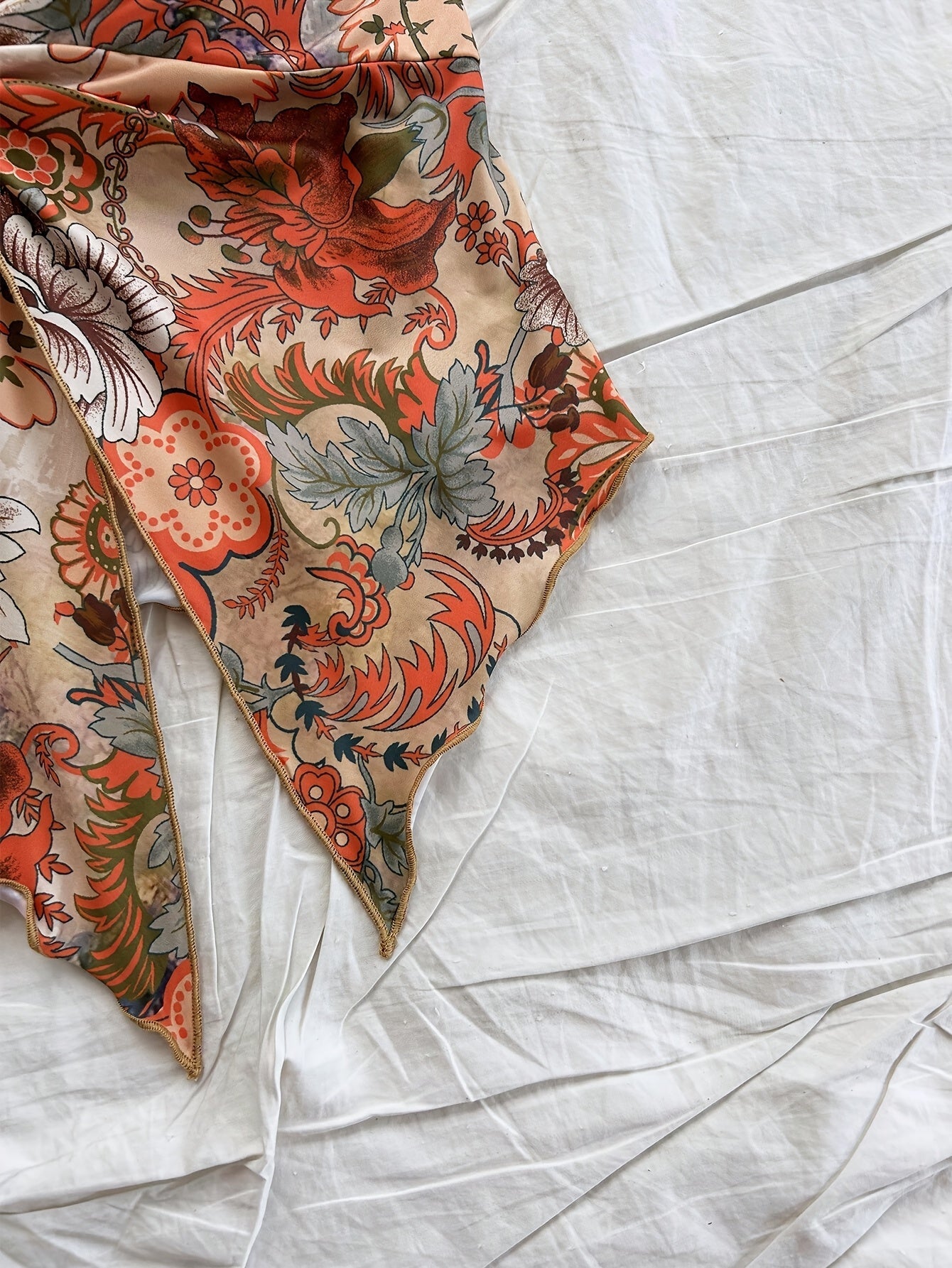 Damen Trägerloses Blumen-Crop-Top mit Knoten-Detail und Schmetterlingsform