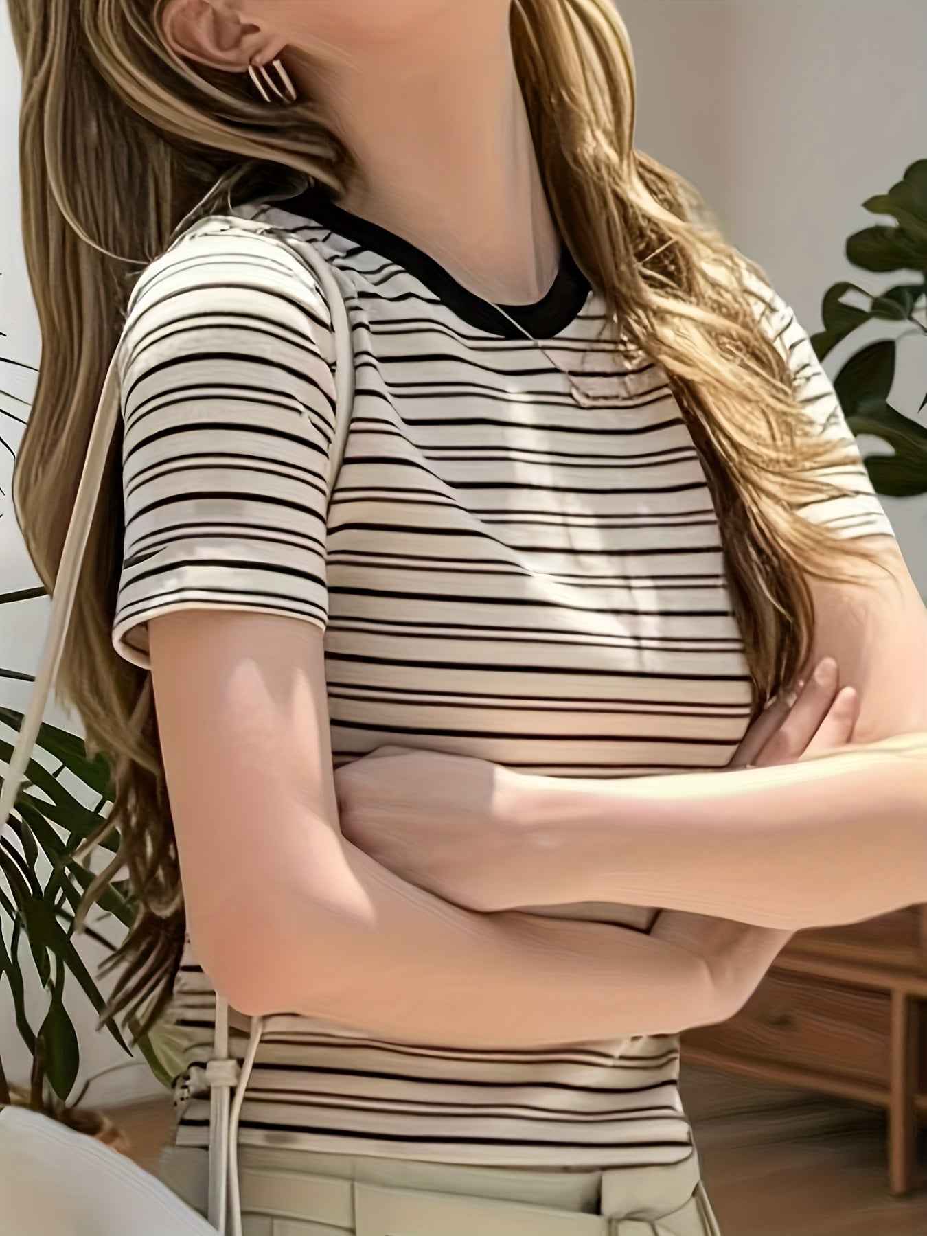Damen T-Shirt mit Streifenmuster und Rundhalsausschnitt – Eleganter Freizeitstil für Alltag und Büro