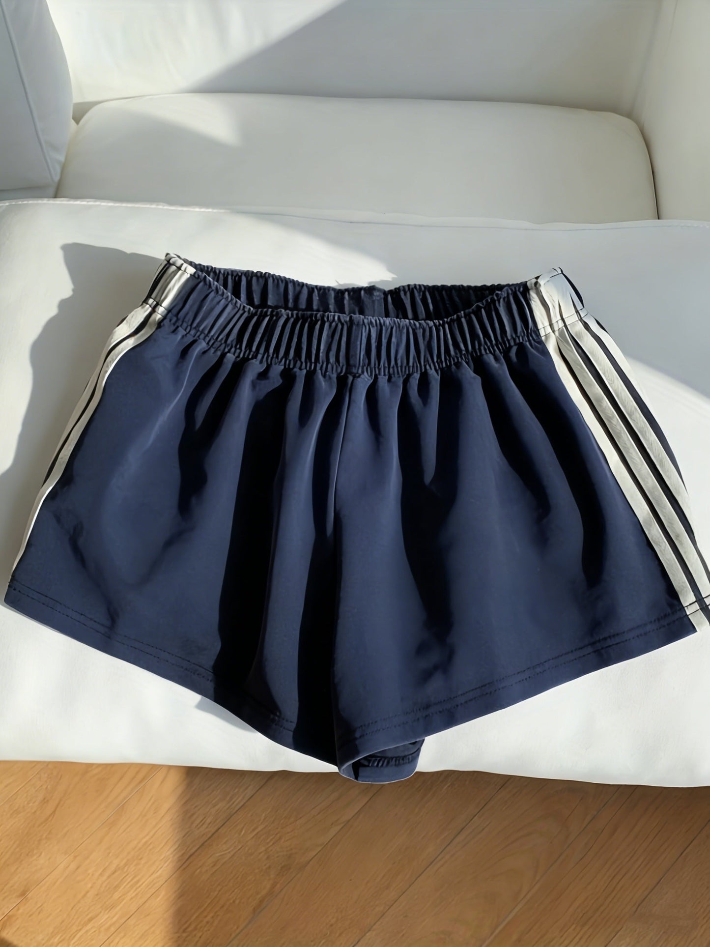 Damen Sport Shorts mit Streifen – Bequeme Trainingshose für Fitness & Freizeit