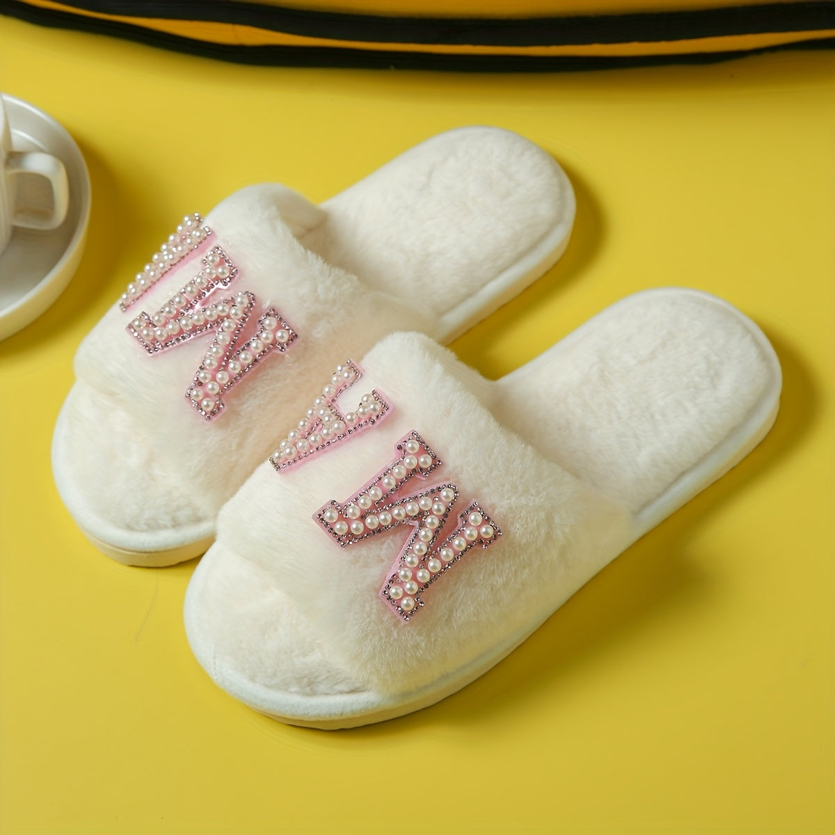 Damen Kuschelige Slipper mit "MA" Perlen-Motiv – Perfekt als Muttertagsgeschenk, Bequeme Hausschuhe für Mütter