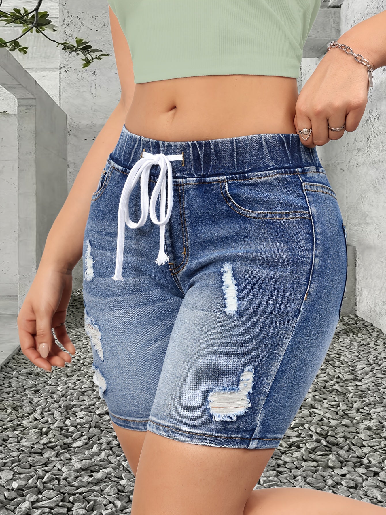 Damen Bermuda Jeansshorts im Used-Look mit Kordelzug – Lässige Sommermode