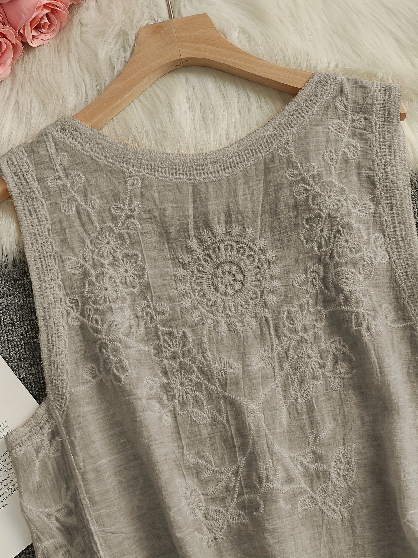 Damen Boho Stickerei Top ärmellos mit Blumenmuster und Lochspitze – Freizeit & Sommer Party Look