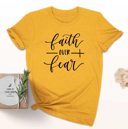 Lily – Christliches T-Shirt für Frauen mit Glaubensbotschaft