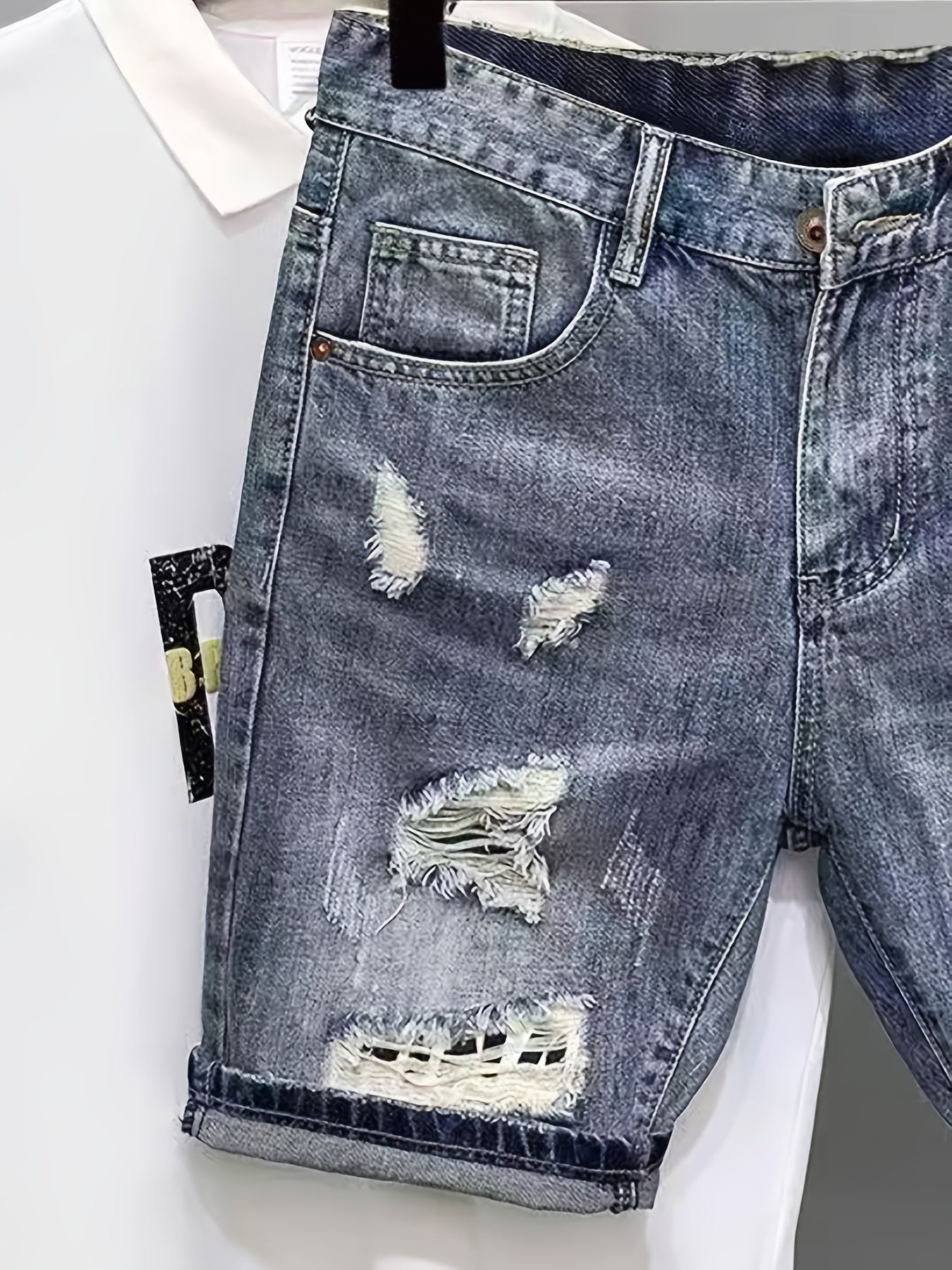 Herren Denim Shorts im Distressed Street Style mit grafischen Details – Lässige Freizeitshorts