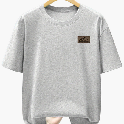 Herren T-Shirt mit Berg-Logo – Freizeit, Modern, Outdoor-inspiriert
