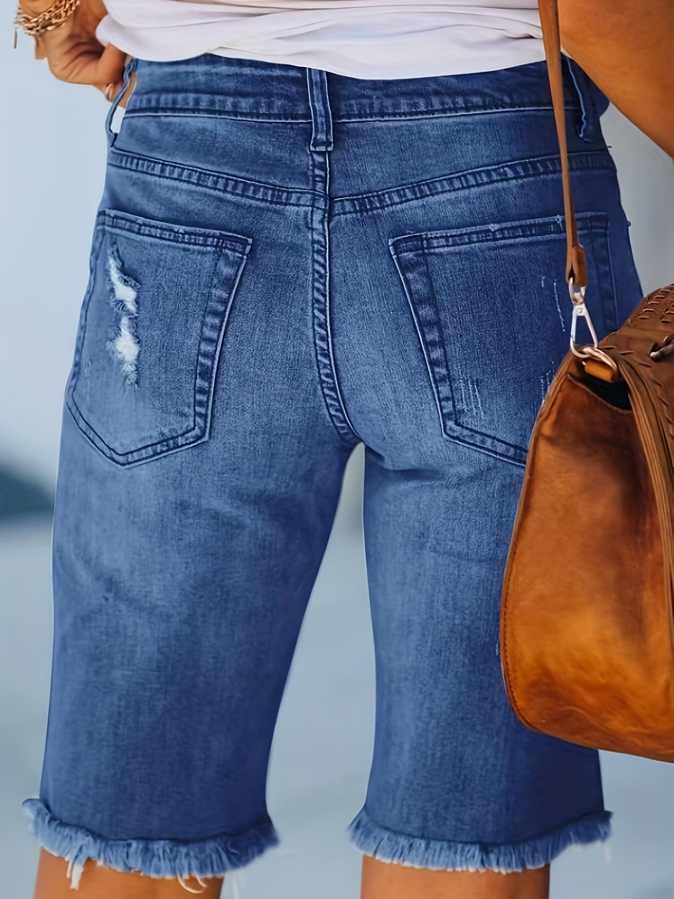 Damen Bermuda Jeans Shorts im Destroyed Look – Modische Sommer-Basics mit Fransen und Rissen