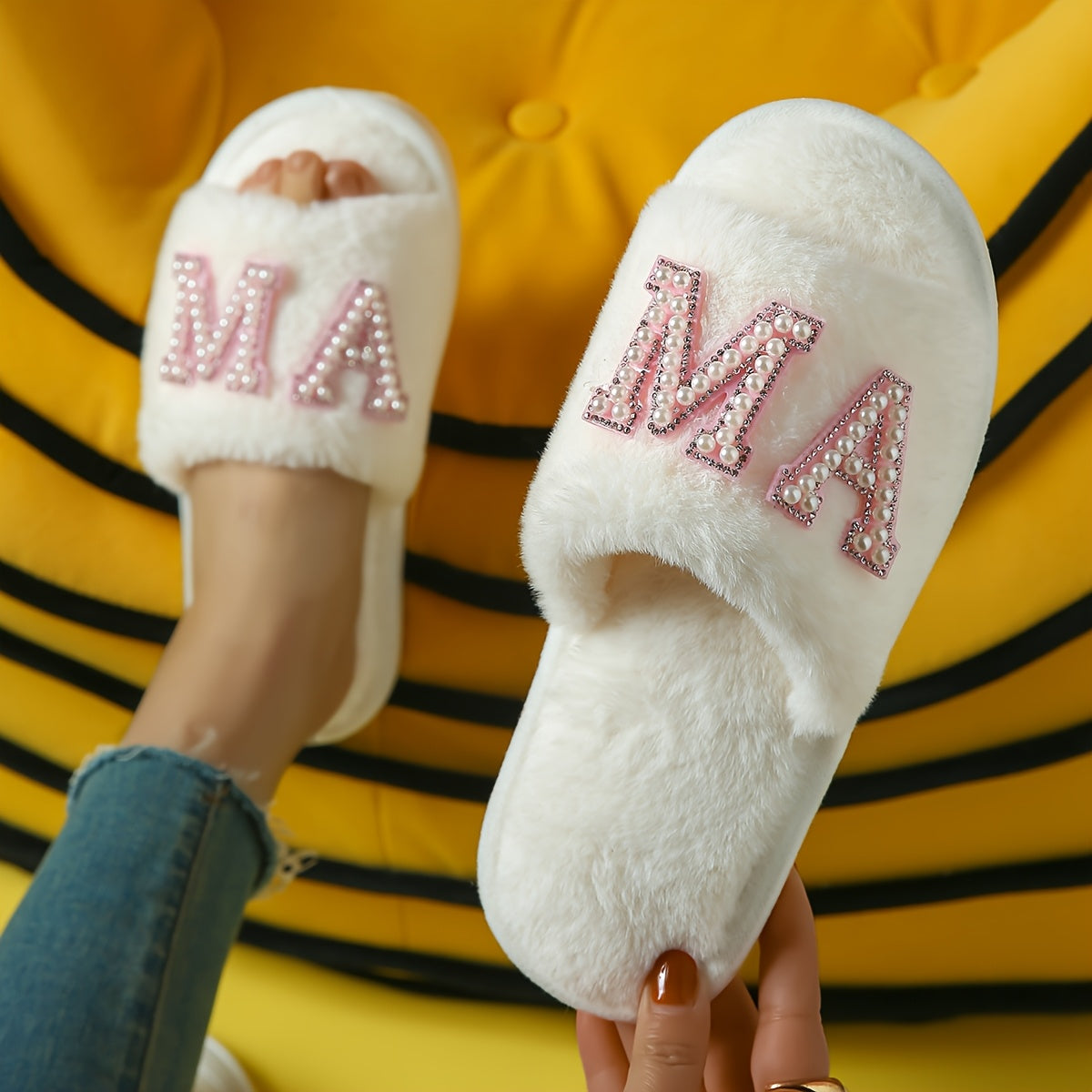 Damen Kuschelige Slipper mit "MA" Perlen-Motiv – Perfekt als Muttertagsgeschenk, Bequeme Hausschuhe für Mütter