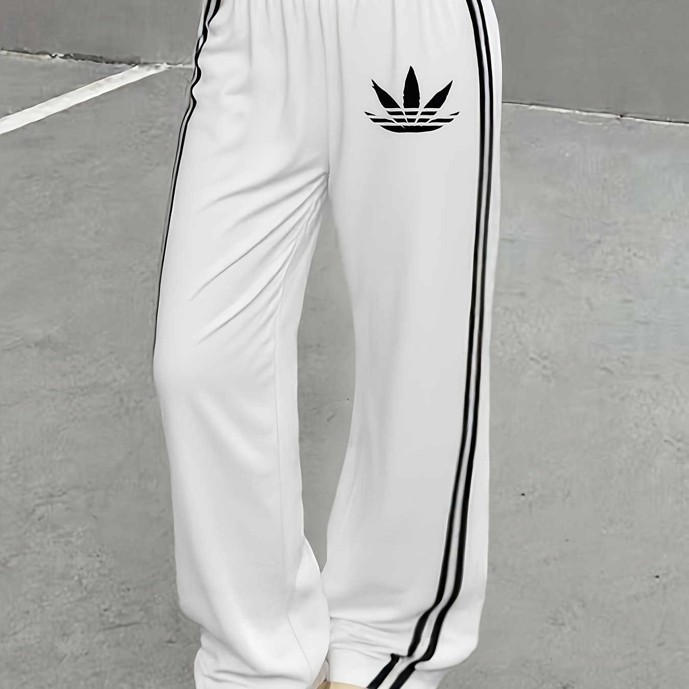 Damen Trainingshose mit weitem Bein und sportlichen Streifen – Lässiger Streetstyle