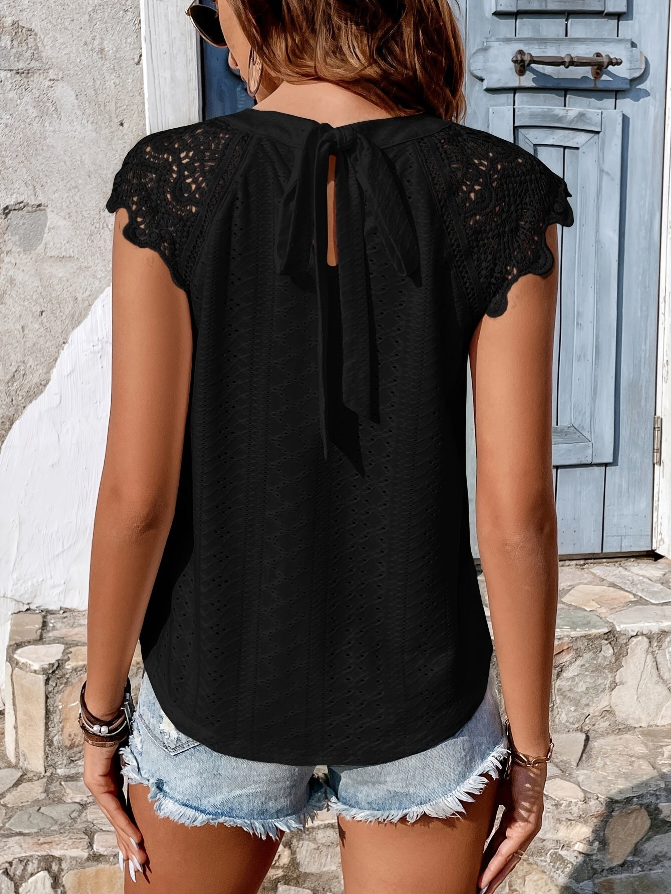 Damen Spitzentop mit Häkelärmeln und Rückenschleife – Sommer Freizeit Bluse