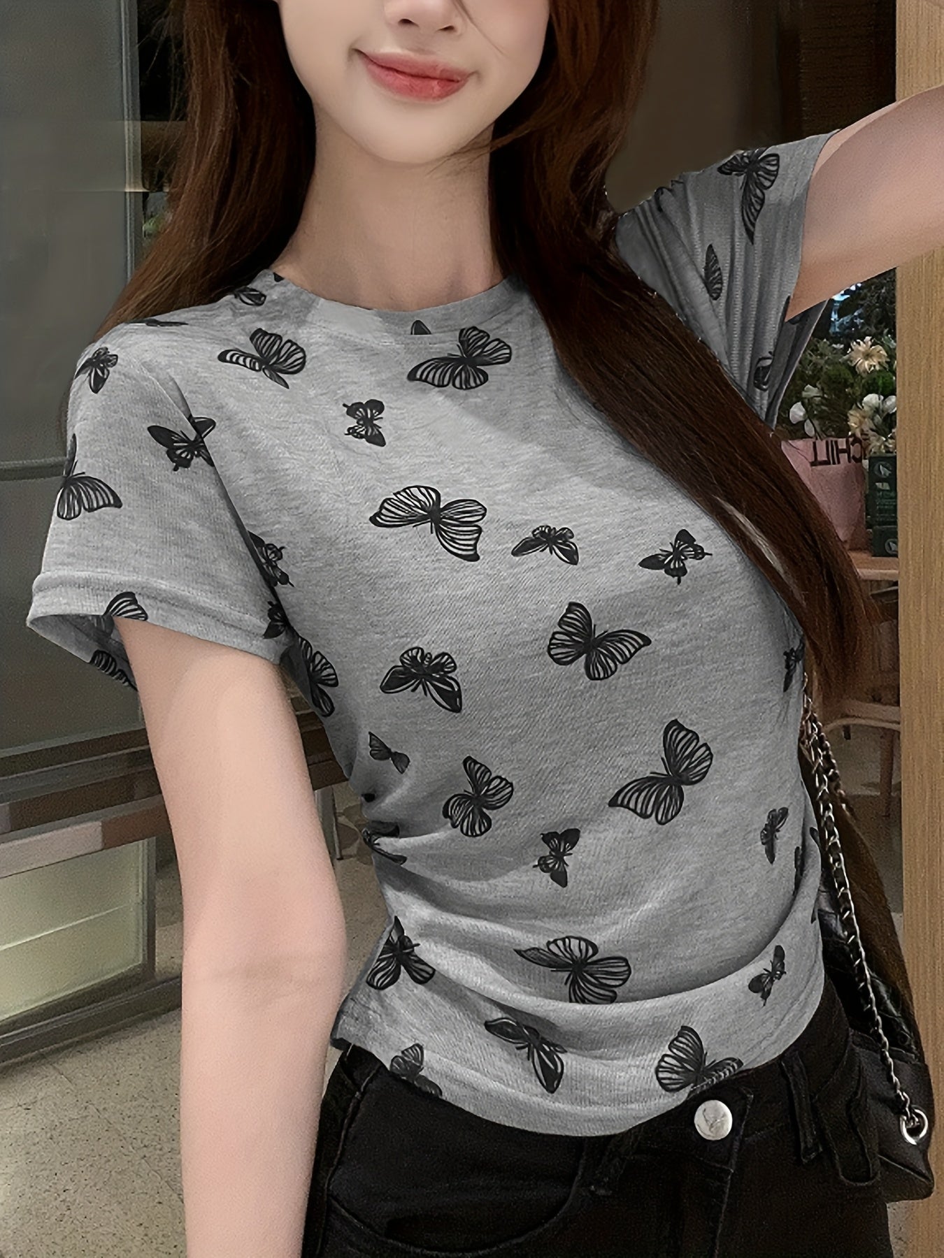 Damen T-Shirt mit Schmetterlings-Print im modischen Freizeitstil – Ideal für Urlaub und Alltag