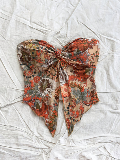 Damen Trägerloses Blumen-Crop-Top mit Knoten-Detail und Schmetterlingsform
