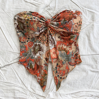 Damen Trägerloses Blumen-Crop-Top mit Knoten-Detail und Schmetterlingsform