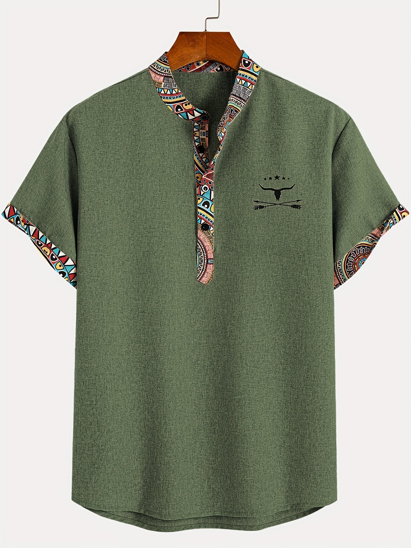 Herren Ethno-Kurzarmshirt mit Modernem Muster und V-Ausschnitt – Lässige Mode für Alltag und Freizeit