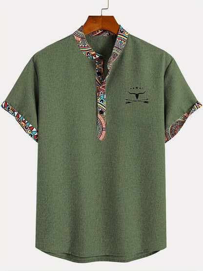 Herren Ethno-Kurzarmshirt mit Modernem Muster und V-Ausschnitt – Lässige Mode für Alltag und Freizeit