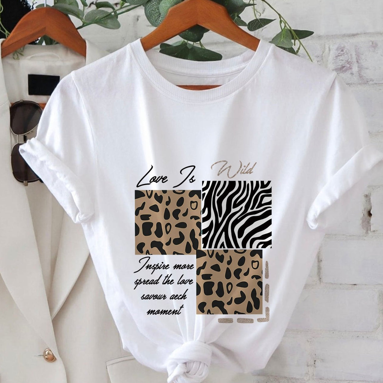 Damen T-Shirt mit Animal Print und Spruch – Modisches Statement Shirt für Alltag und Freizeit
