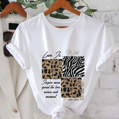 Damen T-Shirt mit Animal Print und Spruch – Modisches Statement Shirt für Alltag und Freizeit