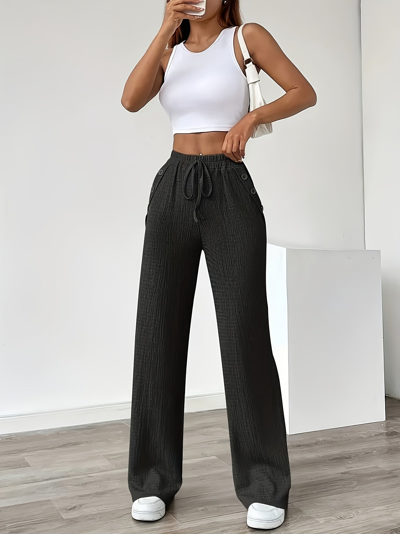 Damen Freizeithose mit weitem Bein und Knopfdetails – Stilvolle Loungehose für Alltag und Freizeit