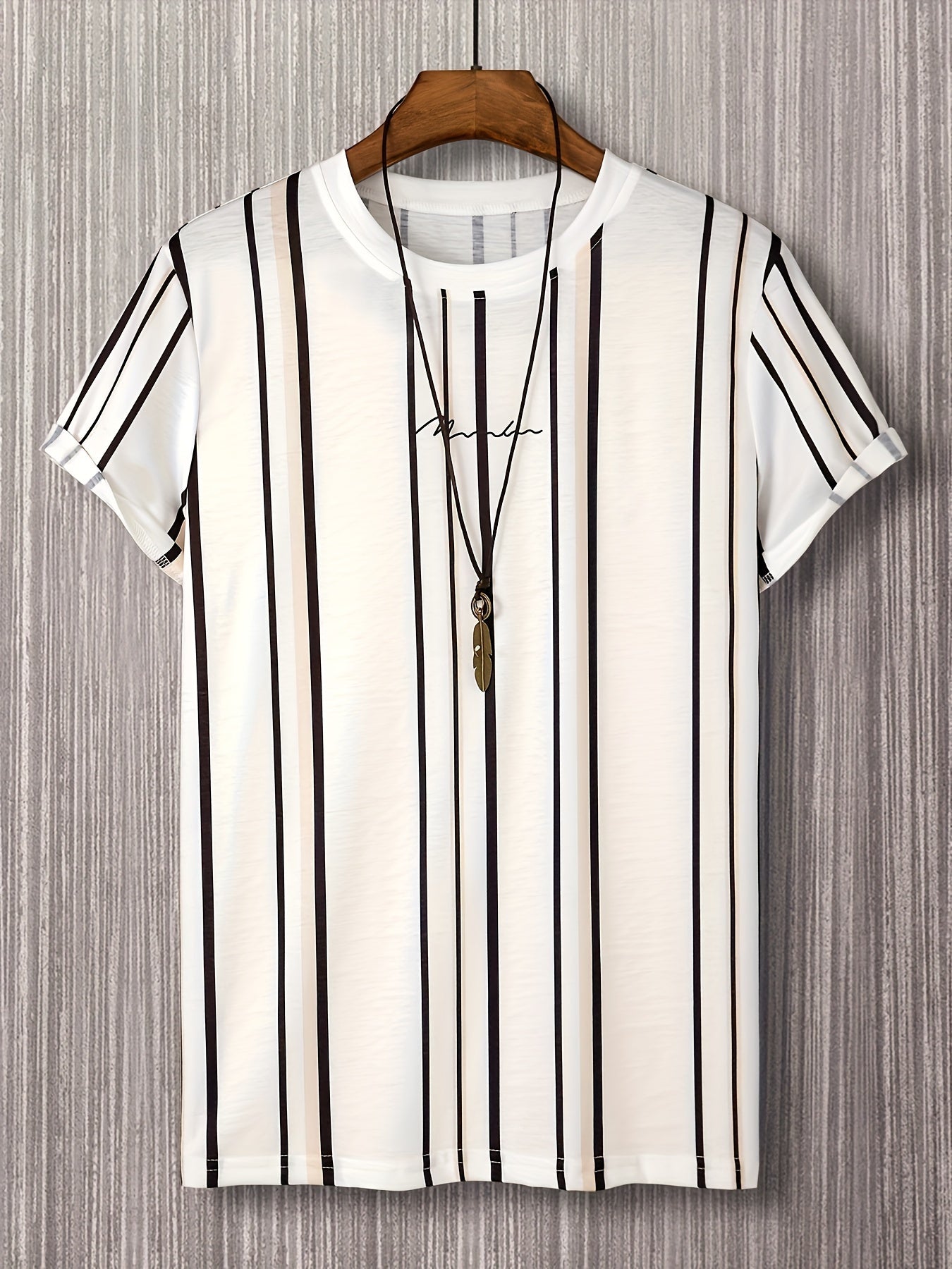 Herren T-Shirt mit vertikalem Streifenmuster und modernem Grafik-Print – Freizeit & Streetstyle