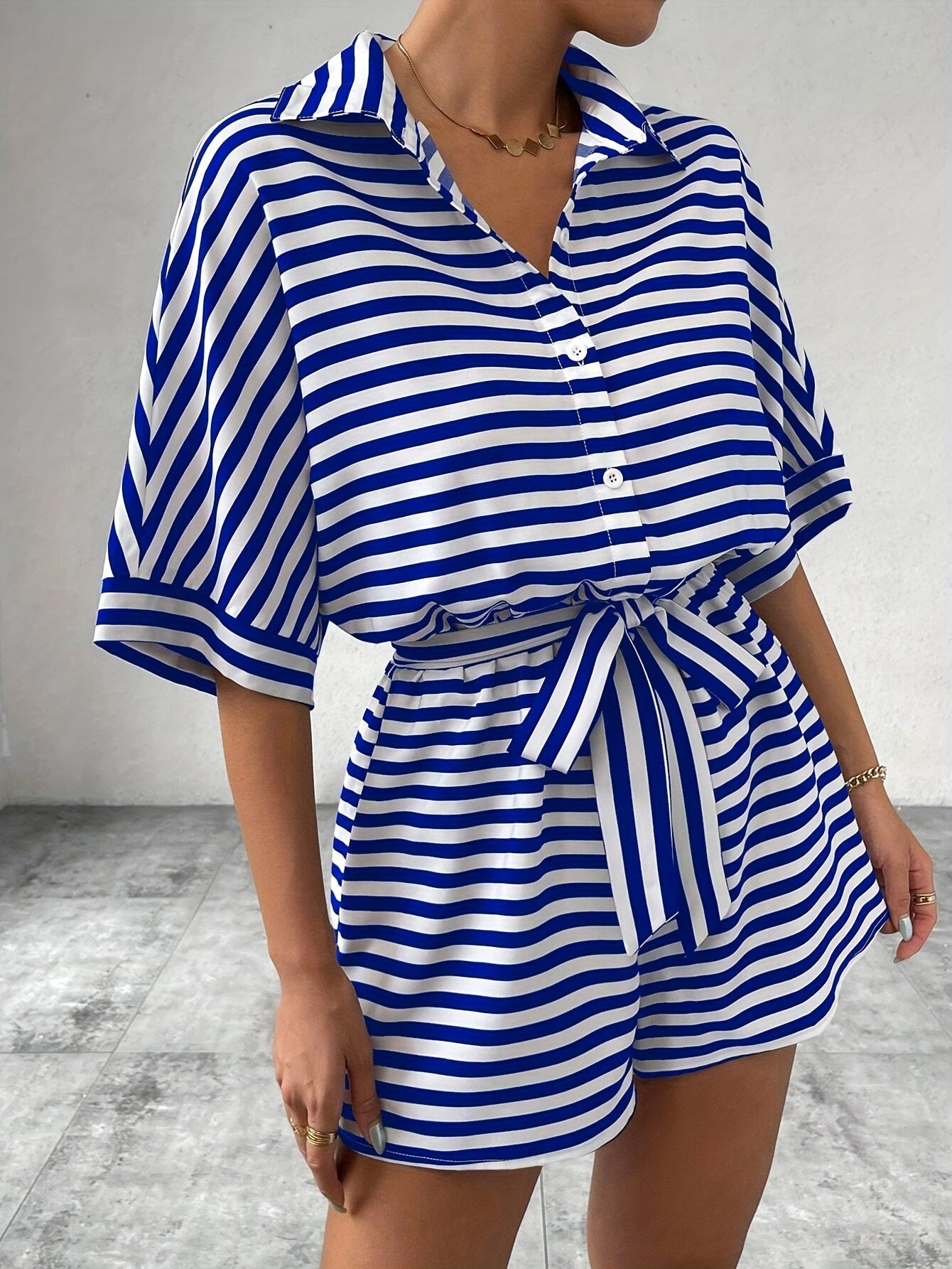 Damen Sommer Overall gestreift – Lässiger Jumpsuit mit Gürtel für Alltag und Urlaub