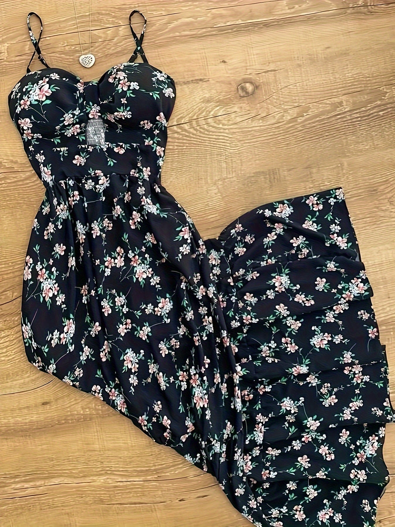 Damen Maxikleid Polka-Dot mit Rüschenrock und Spaghettiträgern – Vintage-inspiriertes Sommerkleid für besondere Anlässe
