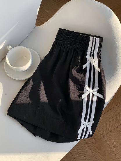 Damen Sommer Shorts mit Schleifendetail und sportlichem Streifen – Freizeit & Urlaub