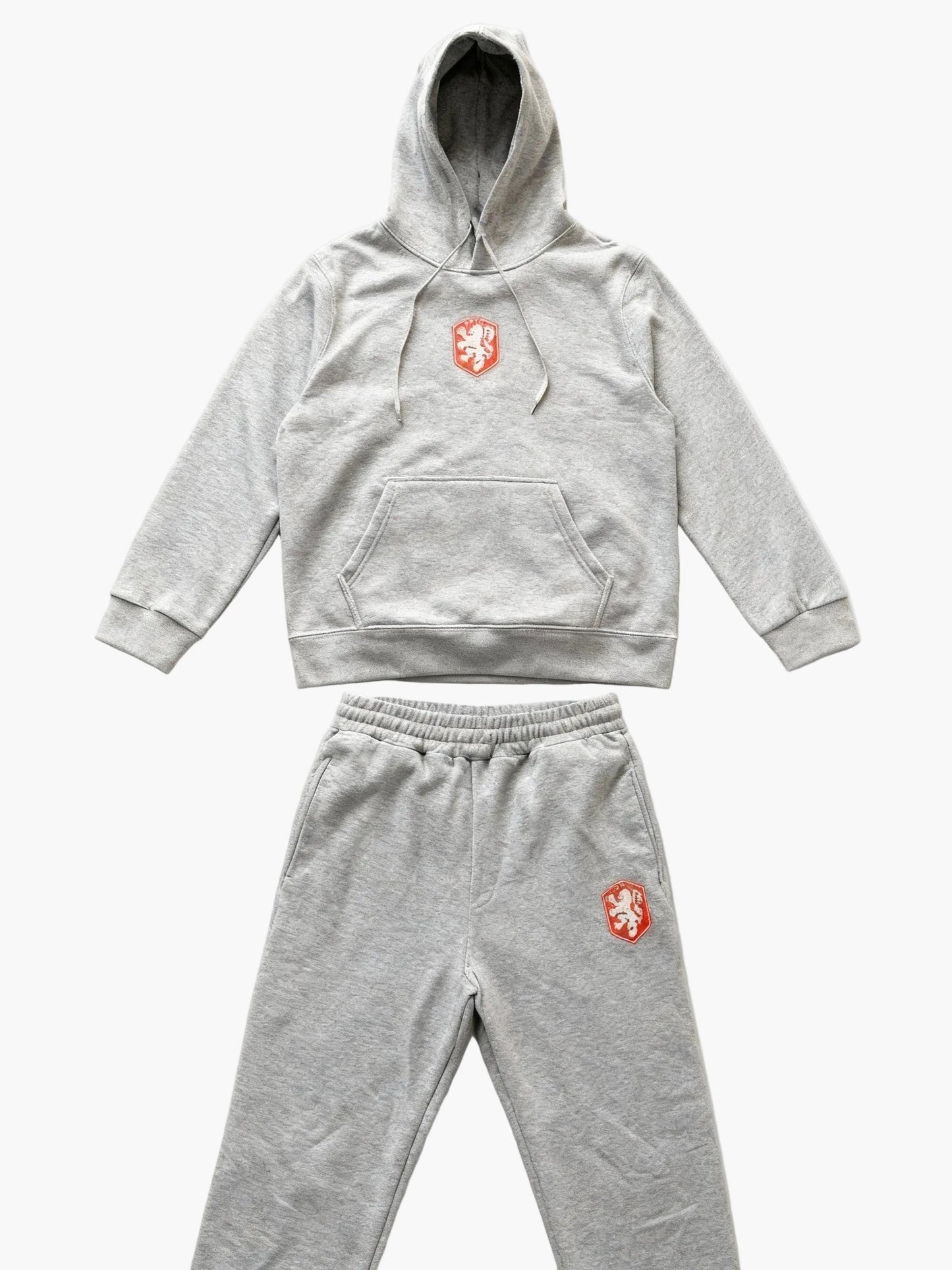 Damen Hoodie Trainingsanzug mit Löwen-Emblem – Sportlicher Freizeitstil