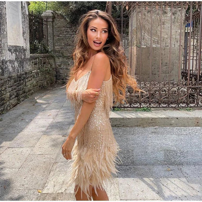 Damen Cocktailkleid mit Fransen und Federn – Glamouröses Partykleid im 20er Jahre Stil