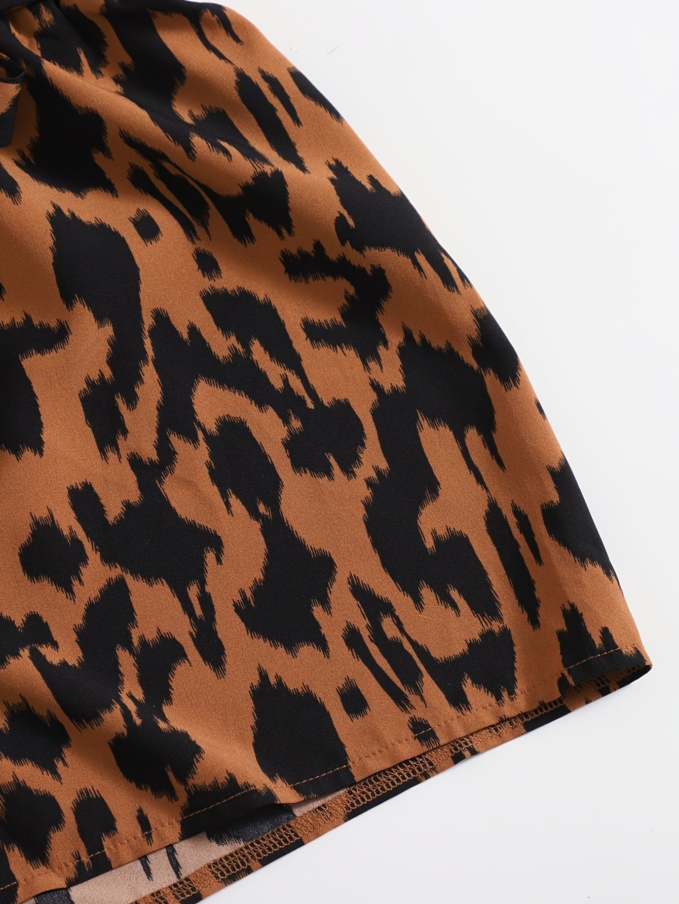 Damen Sommer Set mit Ein-Schulter-Top und Animalprint Shorts – Modisches Freizeit Outfit