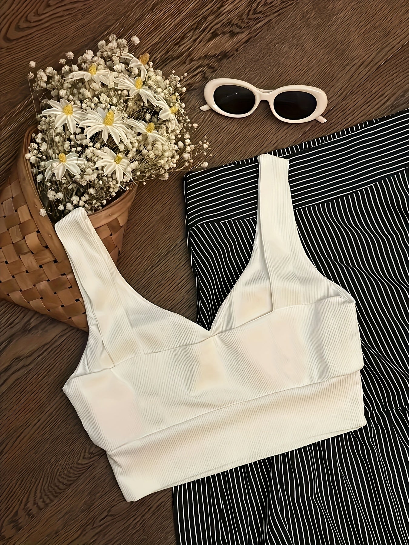 Damen Resort Style Zweiteiler – Elegantes Top und Gestreifter Maxirock für Urlaubslooks