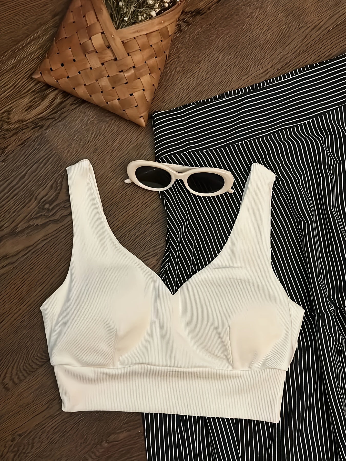 Damen Resort Style Zweiteiler – Elegantes Top und Gestreifter Maxirock für Urlaubslooks