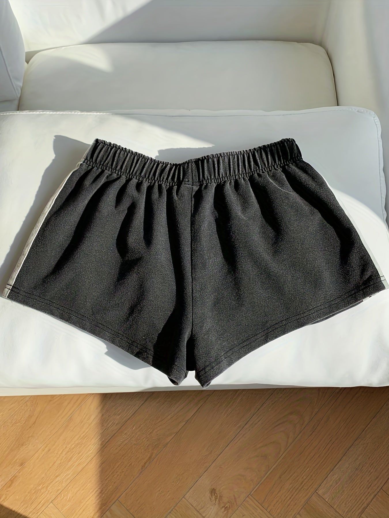 Damen Sport Shorts mit Streifen – Bequeme Trainingshose für Fitness & Freizeit