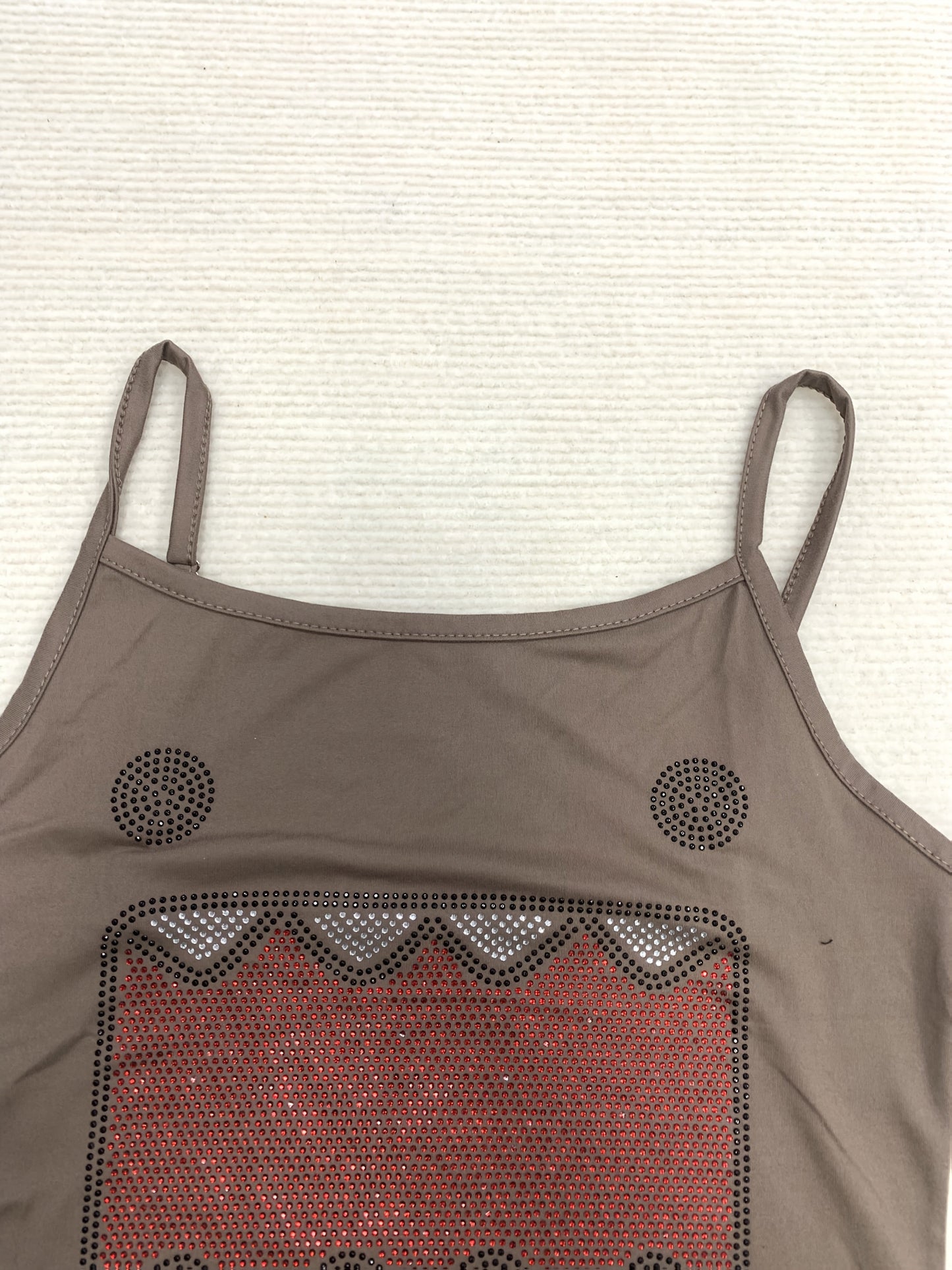 Damen Y2K Streetwear Tanktop mit Cartoon-Motiv und Ripped Jeans – Trendy Urban Style