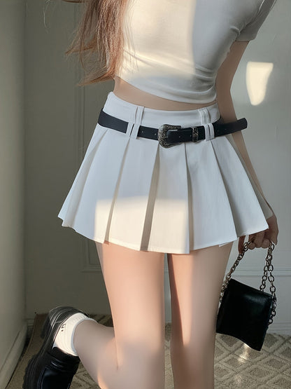 Damen Faltenrock mit Gürtel und Crop Bluse – Modischer Streetstyle für Alltag & Ausgehen