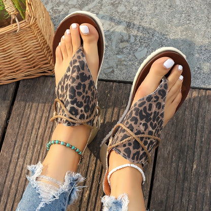 Damen Sandalen im Boho-Stil mit Leopardenmuster – Sommerliche Zehentrenner für Freizeit & Urlaub
