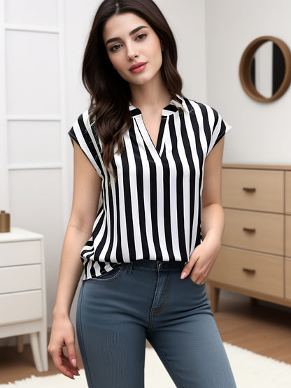 Damen Weitbein-Hose und Streifenbluse – Modisches Sommer-Outfit für Alltag und Büro
