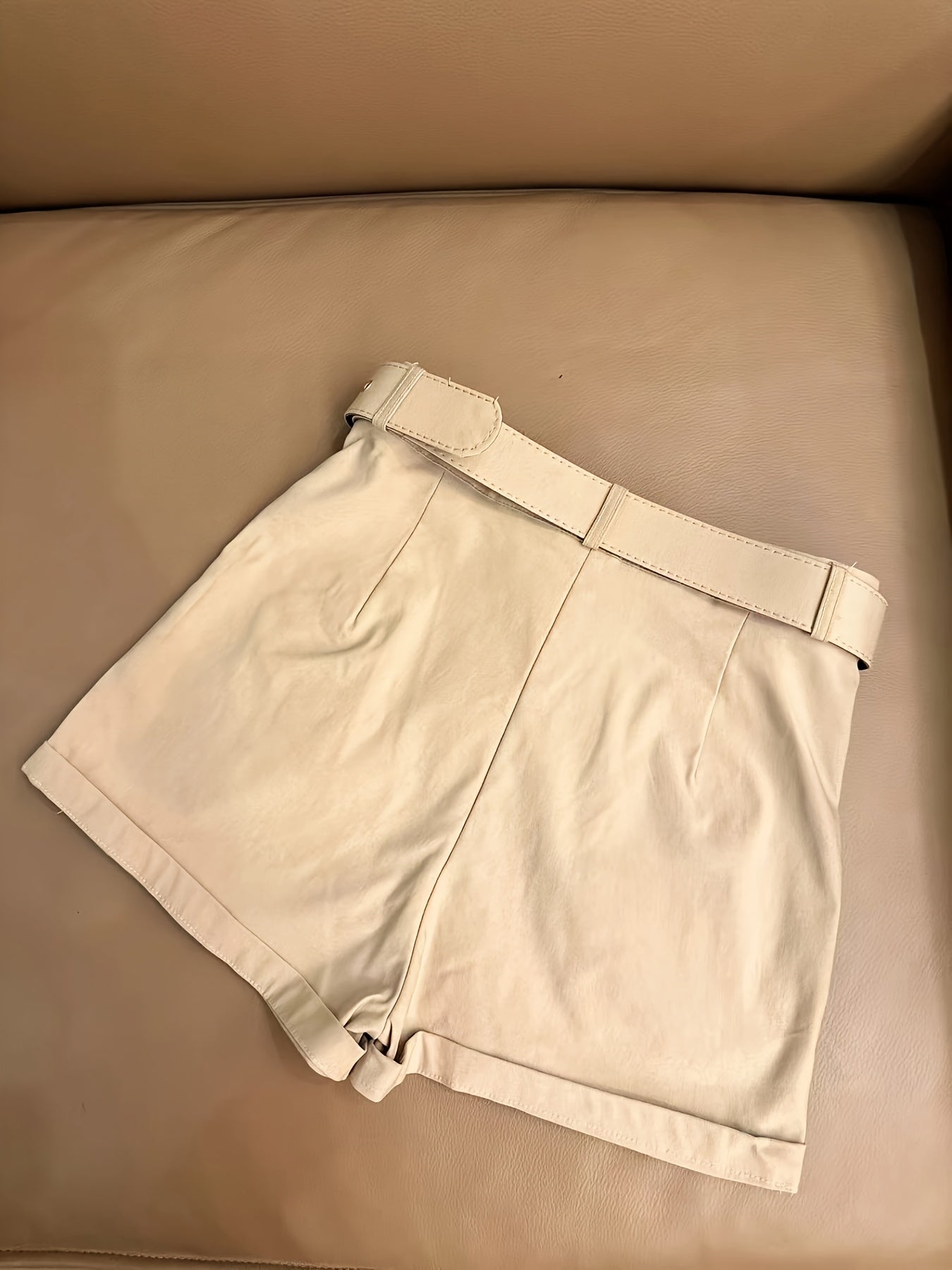 Damen Zweiteiler Set – Stilvolles T-Shirt und Shorts mit Gürtel, Casual Chic Outfit