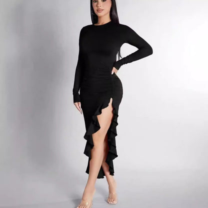 Patricia – Schlankes Kleid mit Rüschen und Schlitz
