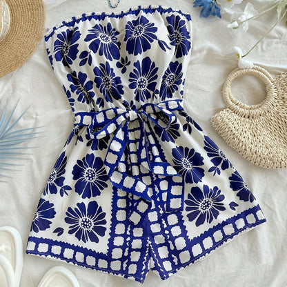 Damen Bandeau Jumpsuit mit Blumenmuster und Taillengürtel – Eleganter Einteiler für Sommer und Urlaub