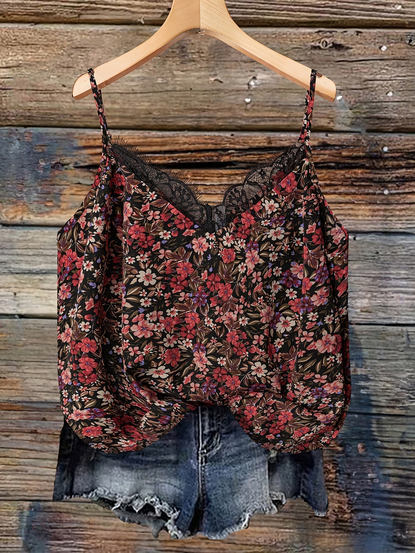 Damen Sommer-Top mit Blumenmuster und Spitzen-Detail – Lässiges Trägertop für Freizeit und Urlaub