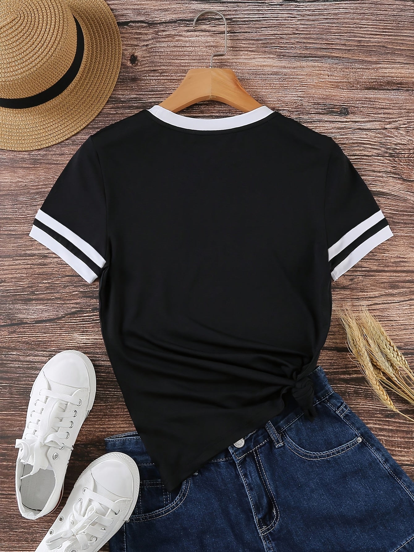 Damen T-Shirt mit Herz-Print und Kontraststreifen – Casual Streetwear Style