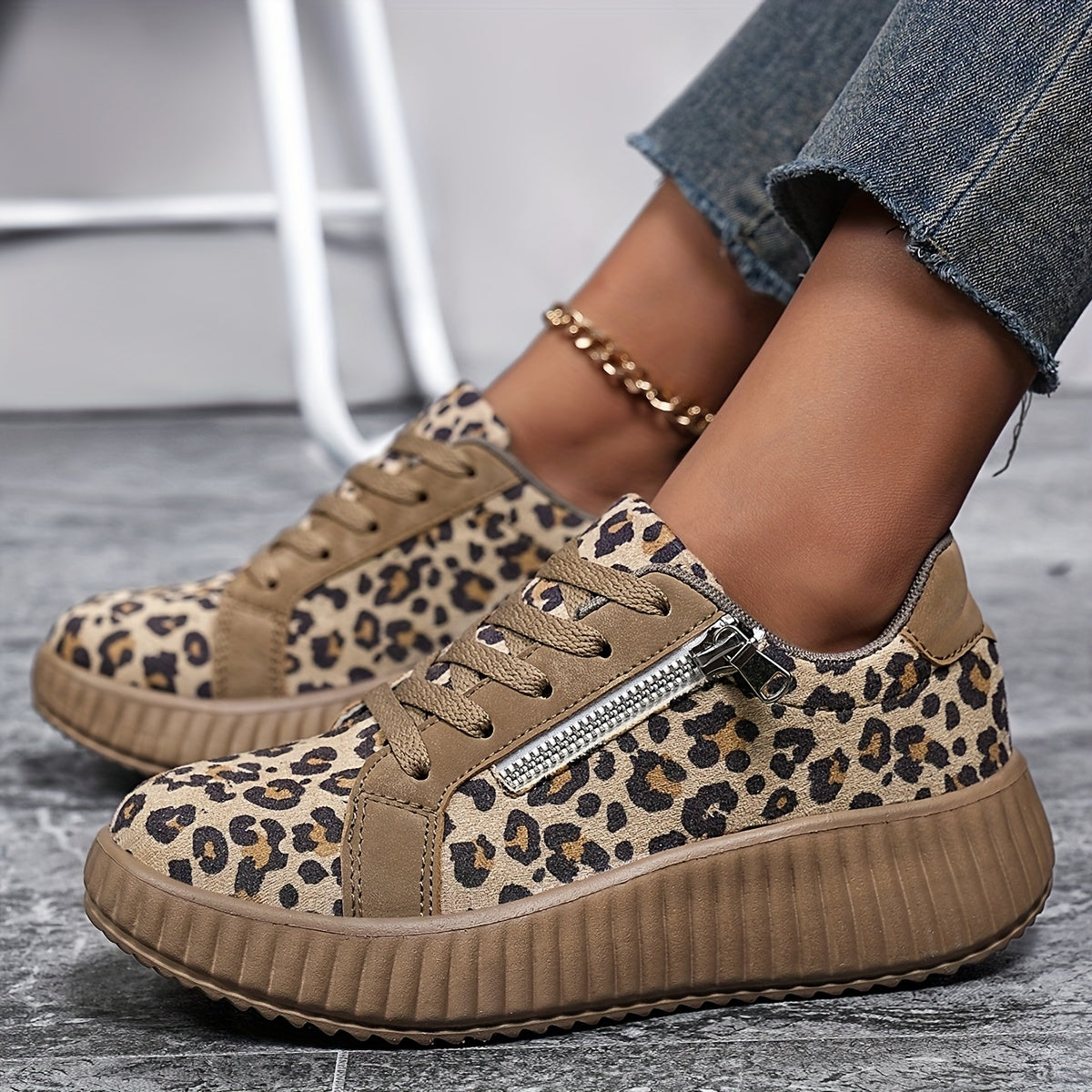 Damen Plateau-Sneaker mit Leopardenmuster und Reißverschluss – Modische Freizeitschuhe für Alltag und Ausgehen