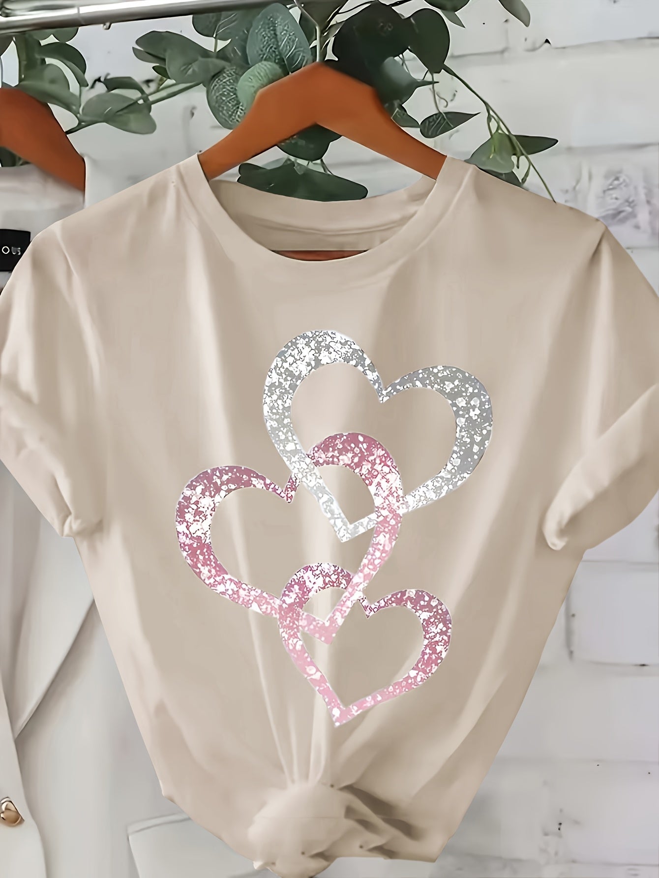 Damen T-Shirt mit Glitzer-Herz-Print – Modisches Freizeitshirt mit funkelndem Design