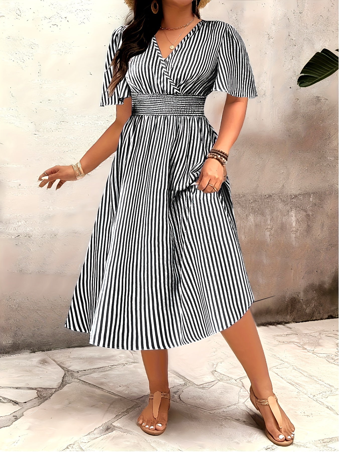 Damen Elegantes Streifen Midikleid mit Smokbund und V-Ausschnitt – Perfekt für besondere Anlässe