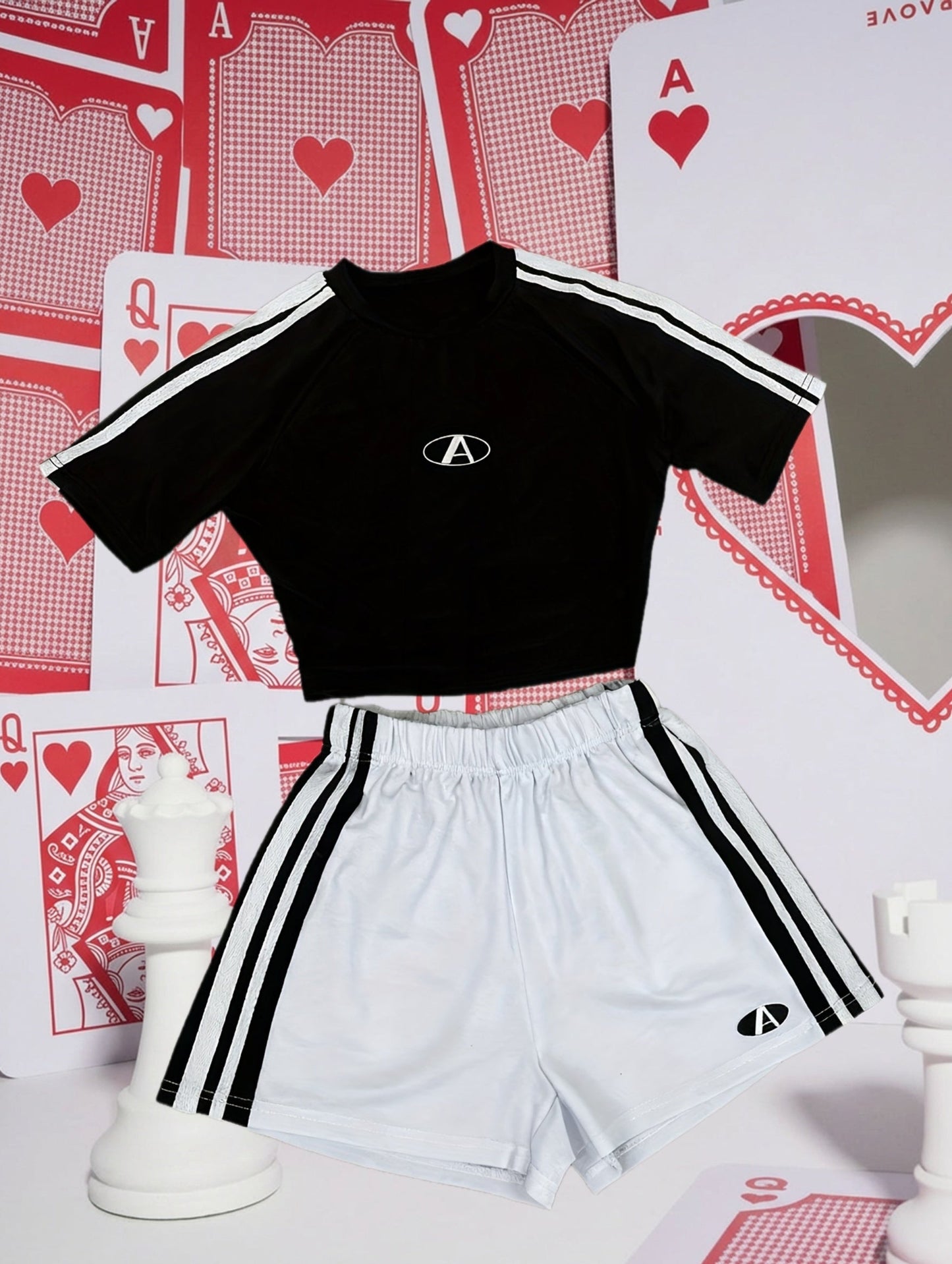 Damen Sportliches Zweiteiler Set – Modernes Crop Top und High-Waist Shorts, Athleisure Look, Fitness & Streetwear